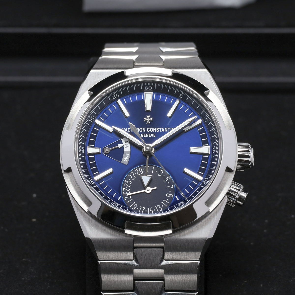 Vacheron Constantin Overseas 2021 Complete 41mm Stainless Steel Blue Dial Stainless Steel Bezel Stainless Steel Bracelet 7900V