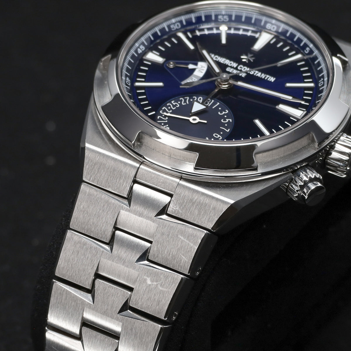 Vacheron Constantin Overseas 2021 Complete 41mm Stainless Steel Blue Dial Stainless Steel Bezel Stainless Steel Bracelet 7900V
