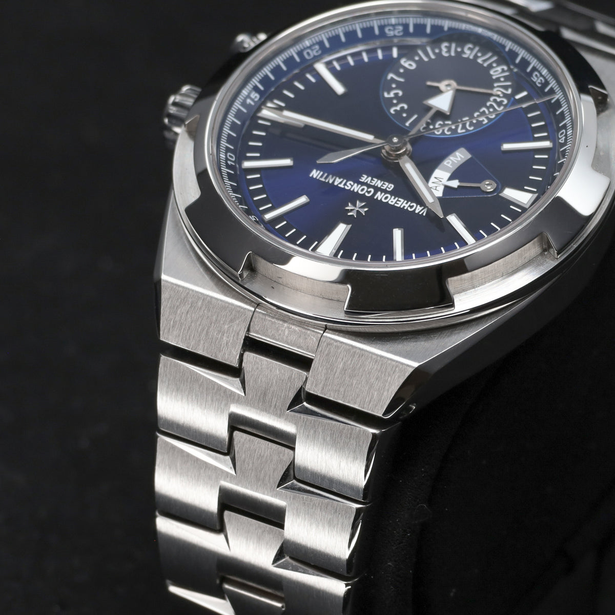 Vacheron Constantin Overseas 2021 Complete 41mm Stainless Steel Blue Dial Stainless Steel Bezel Stainless Steel Bracelet 7900V