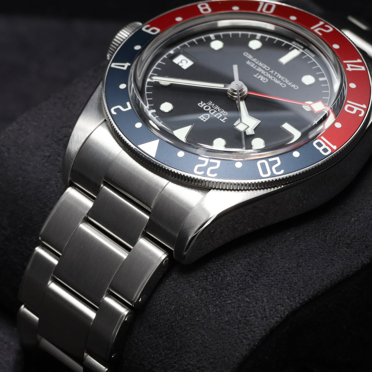 Tudor Black Ray 2021 Complete 41mm Stainless Steel Black Dial Red and Blue Aluminum GMT Bezel Stainless Steel Bracelet 79830RB
