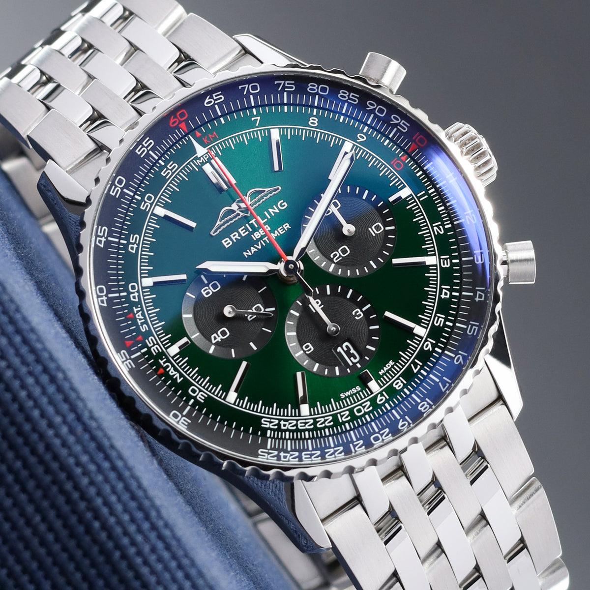 Breitling Navitimer Complete 43mm Stainless Steel Green Dial Bidirectional Slide Rule Bezel Stainless Steel Navitimer Bracelet AB0137