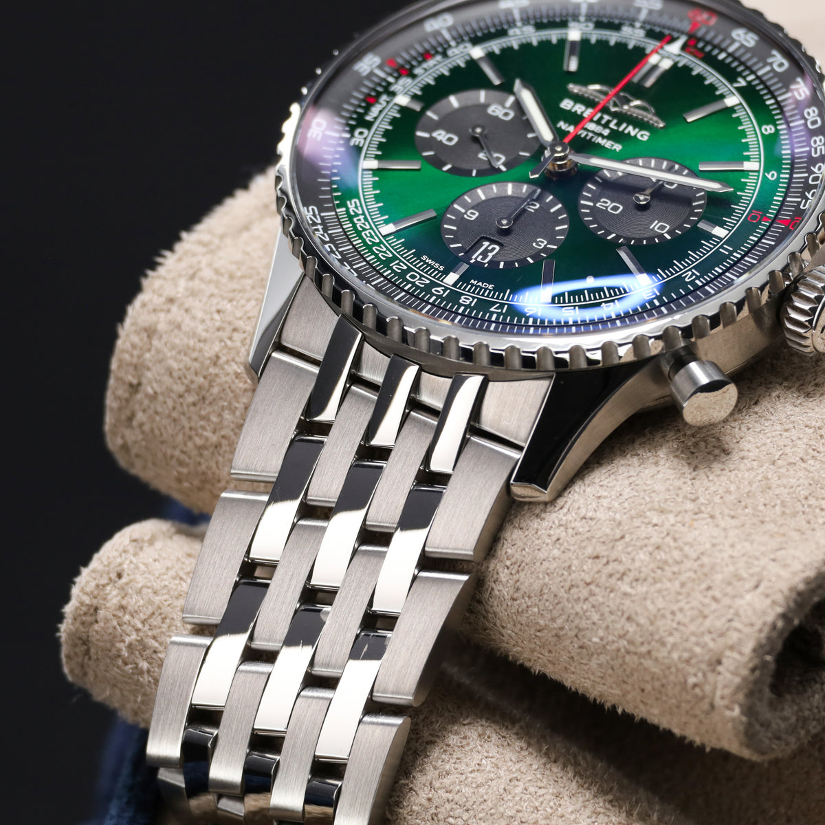 Breitling Navitimer Complete 43mm Stainless Steel Green Dial Bidirectional Slide Rule Bezel Stainless Steel Navitimer Bracelet AB0137
