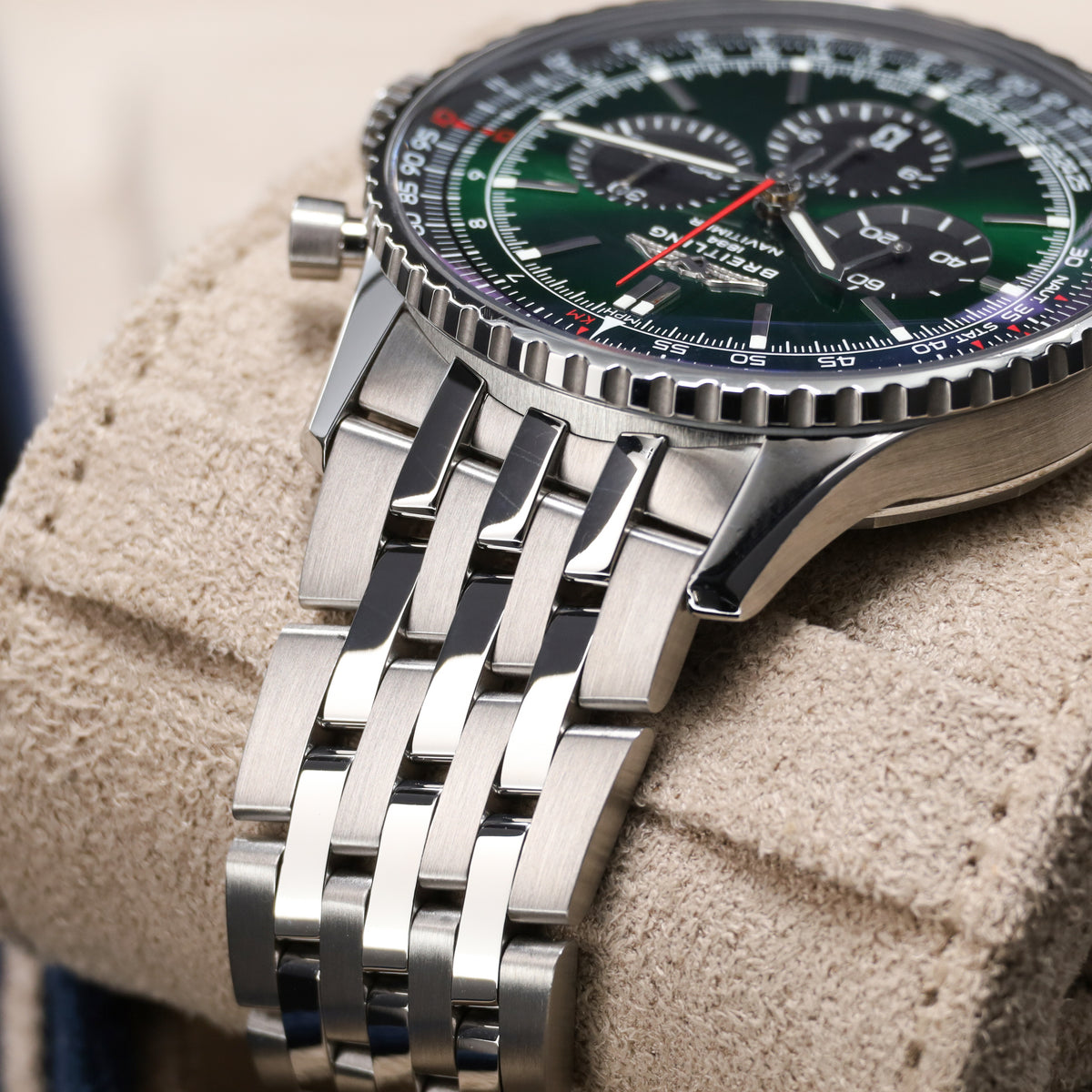 Breitling Navitimer Complete 43mm Stainless Steel Green Dial Bidirectional Slide Rule Bezel Stainless Steel Navitimer Bracelet AB0137