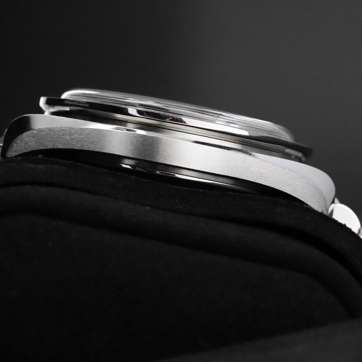 Omega Speedmaster Professional Moonwatch 42mm [COMPLETE SET] Black Dial Sapphire Steel Bracelet Exhibition 310.32.42.50.01.002