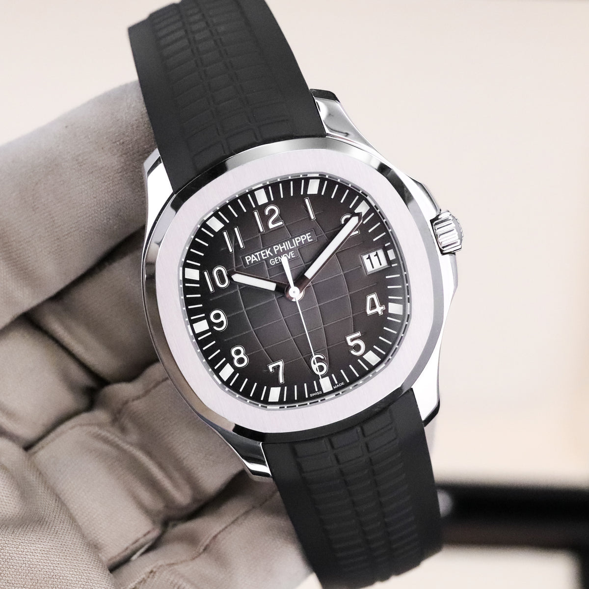 Patek Philippe Aquanaut 40mm [COMPLETE SET] Black Dial Stainless Black Tropical Composit Rubber 5167A-001