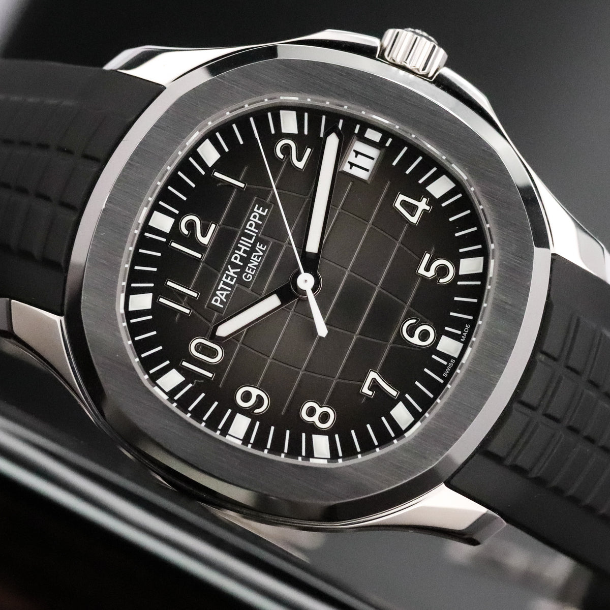 Patek Philippe Aquanaut 40mm [COMPLETE SET] Black Dial Stainless Black Tropical Composit Rubber 5167A-001