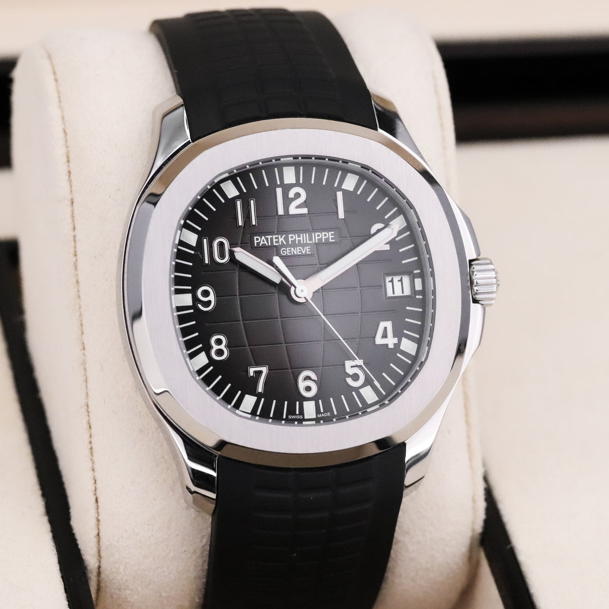 Patek Philippe Aquanaut 40mm [COMPLETE SET] Black Dial Stainless Black Tropical Composit Rubber 5167A-001