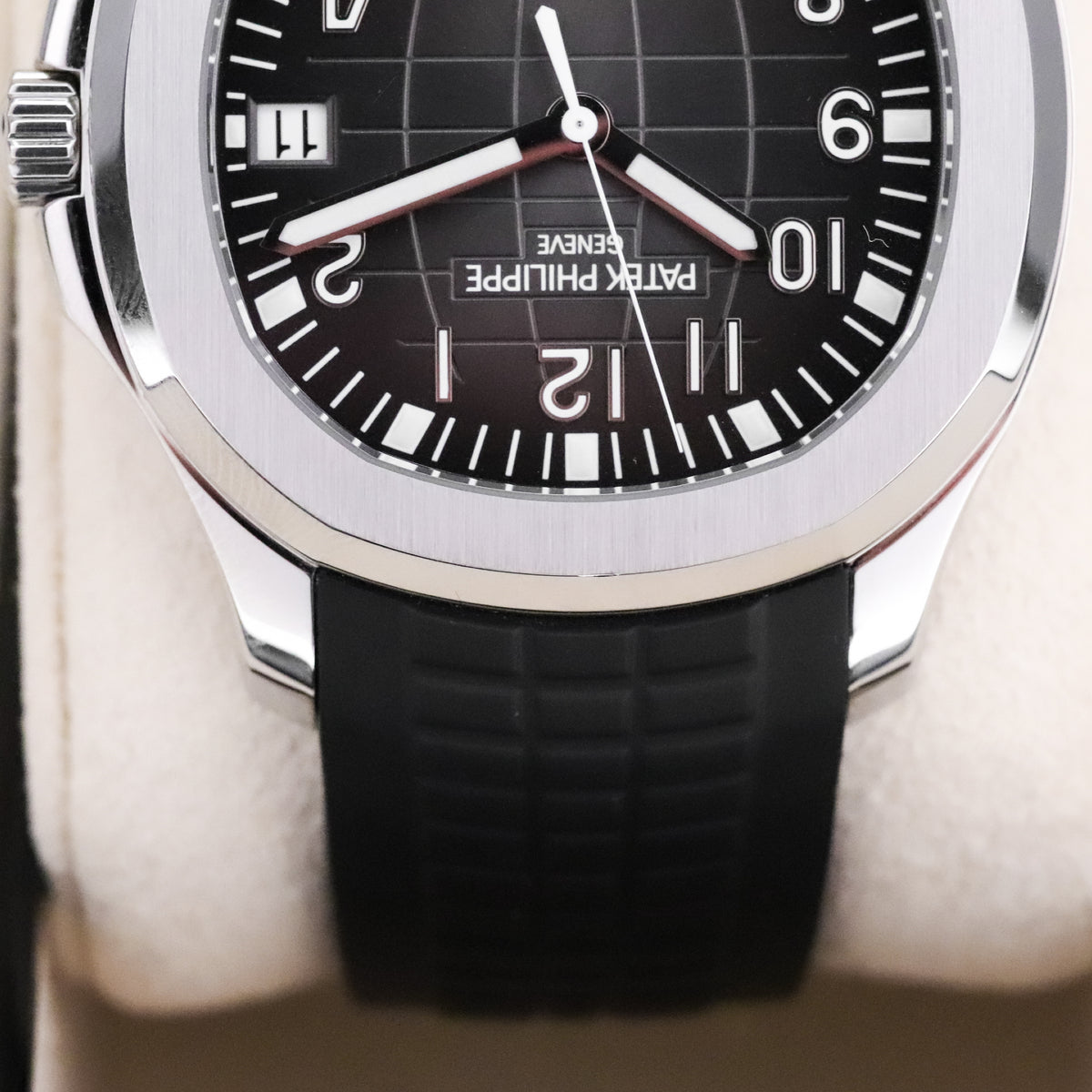 Patek Philippe Aquanaut 40mm [COMPLETE SET] Black Dial Stainless Black Tropical Composit Rubber 5167A-001
