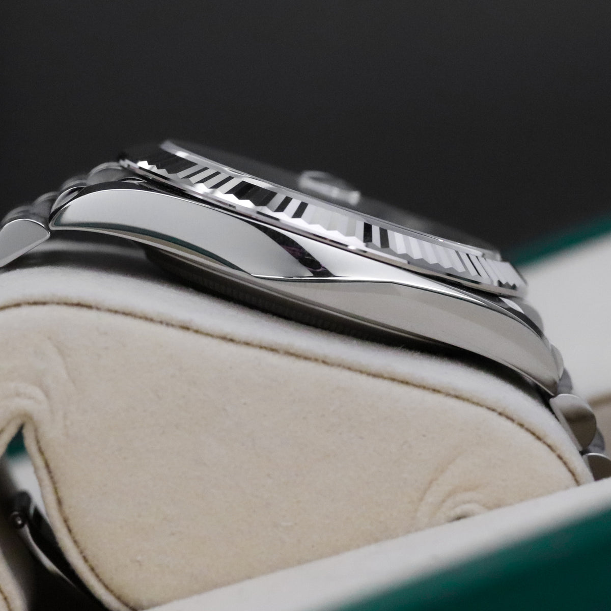 Rolex Datejust 41mm [2025 Complete] Wimbledon Grey Dial Green Roman Fluted 18k White Gold Jubilee 126334