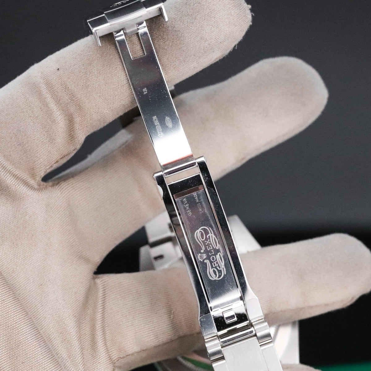 Rolex Oyster Perpetual 41mm [2025 Complete] Silver Dial Smooth Bezel Oyster Steel Bracelet 124300 OP41