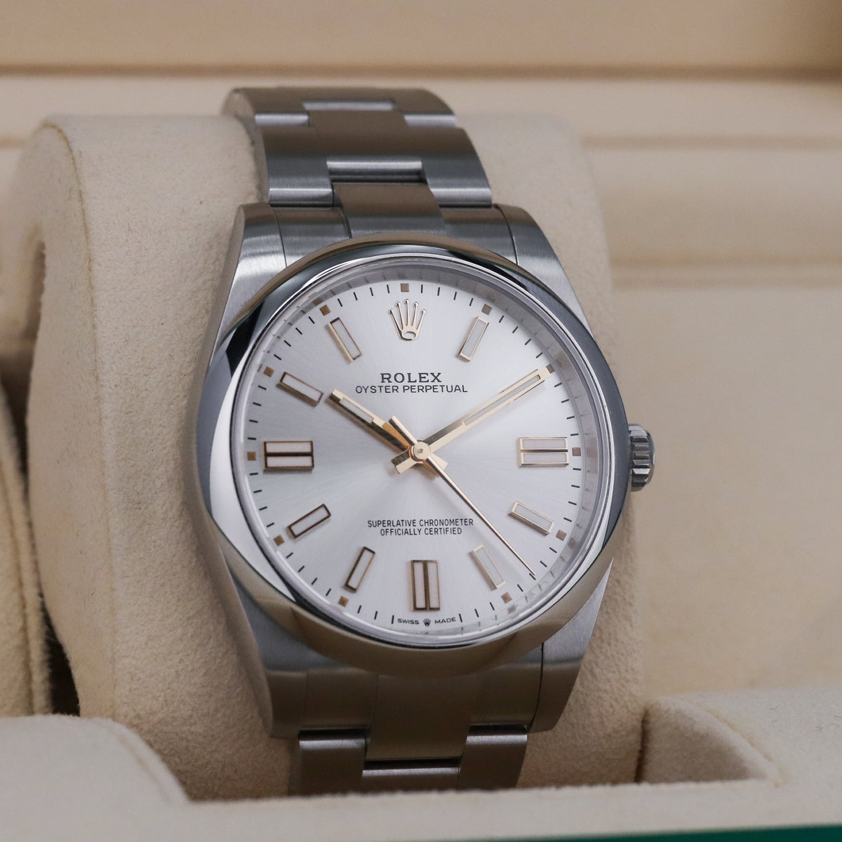 Rolex Oyster Perpetual 41mm [2025 Complete] Silver Dial Smooth Bezel Oyster Steel Bracelet 124300 OP41