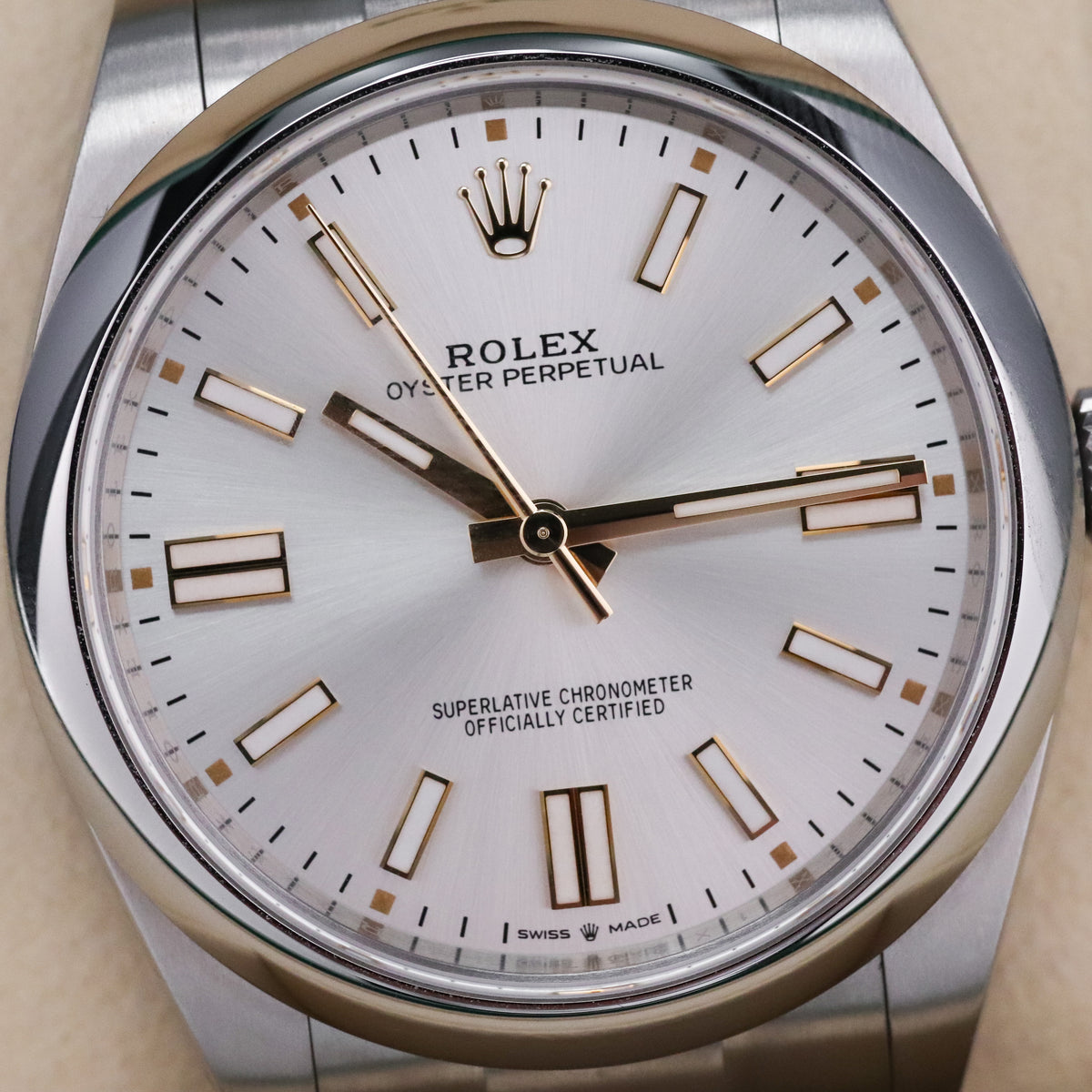 Rolex Oyster Perpetual 41mm [2025 Complete] Silver Dial Smooth Bezel Oyster Steel Bracelet 124300 OP41