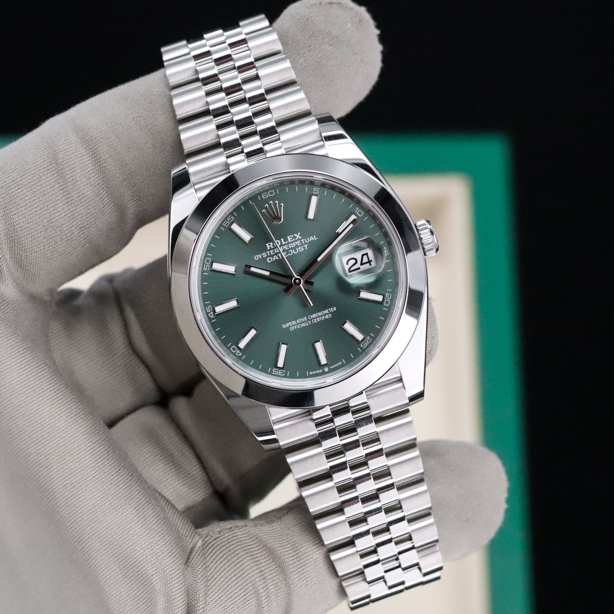Rolex Datejust [2025 Complete] 41mm Steel Case Green Dial Smooth Bezel Jubilee Bracelet 126300