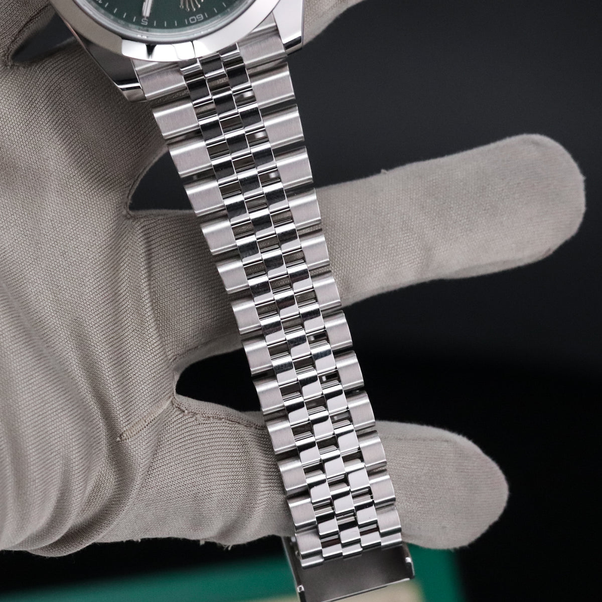 Rolex Datejust [2025 Complete] 41mm Steel Case Green Dial Smooth Bezel Jubilee Bracelet 126300