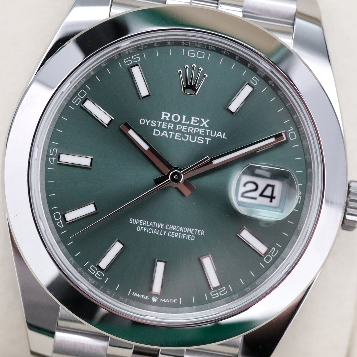 Rolex Datejust [2025 Complete] 41mm Steel Case Green Dial Smooth Bezel Jubilee Bracelet 126300