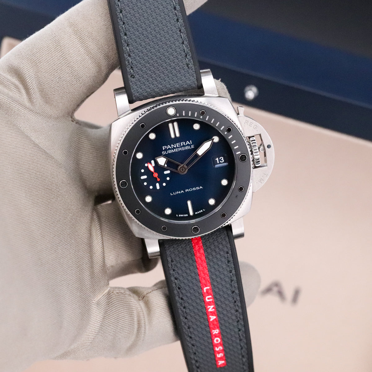 Panerai Submersible Luna Rossa [2024 Complete] 42mm Steel Case Blue Dial Black Bezel Black Strap PAM01565