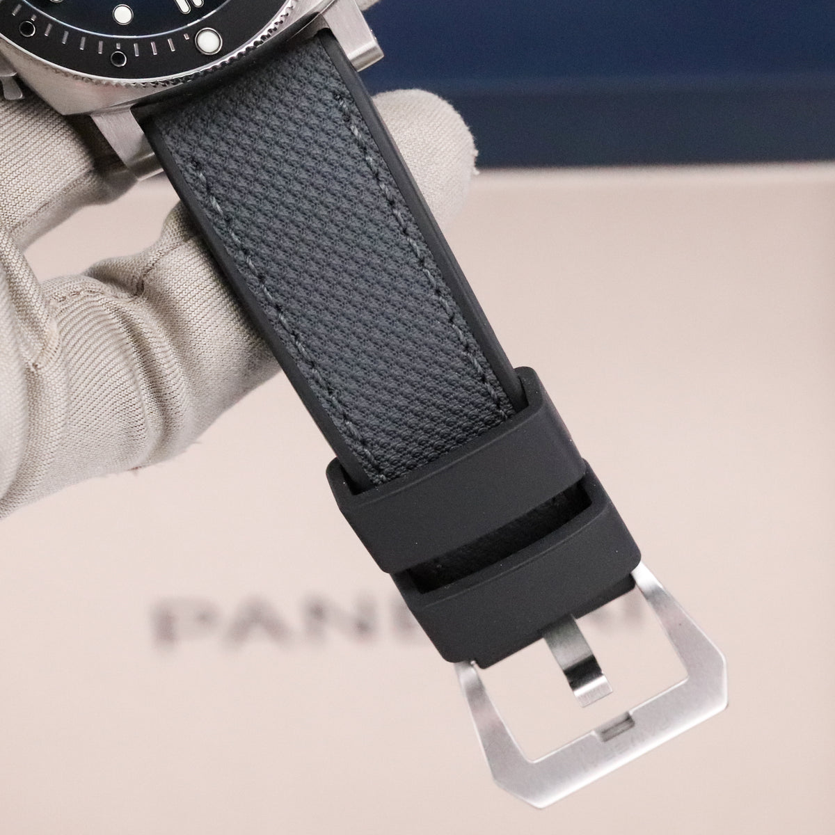 Panerai Submersible Luna Rossa [2024 Complete] 42mm Steel Case Blue Dial Black Bezel Black Strap PAM01565