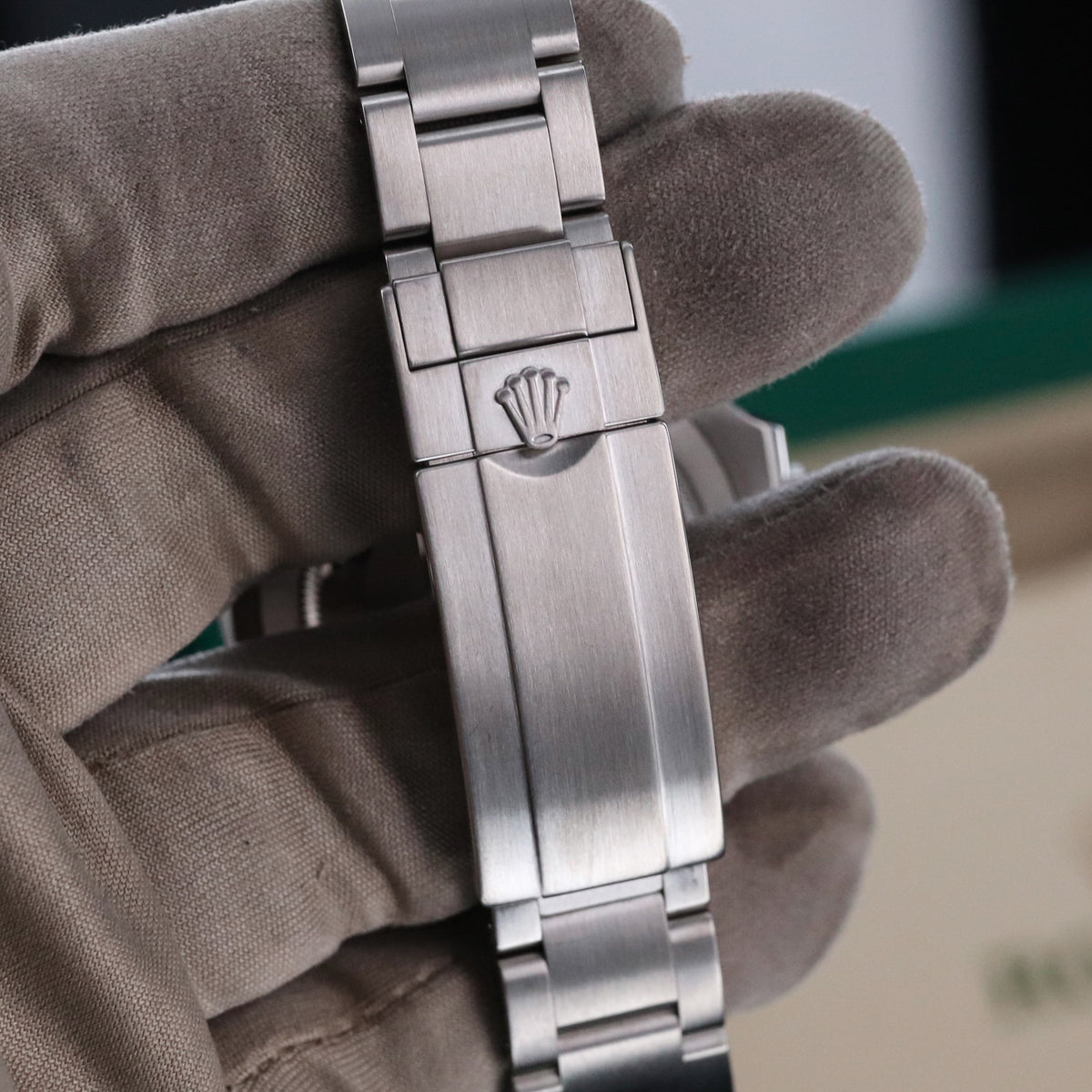 Rolex Submariner Date Hulk Complete Set 40mm Green Dial Green Ceramic Bezel Steel Case Steel Oyster Rolex Submariner Date HULK [Complete Set Mint] 40mm Submariner Date Green Dial Steel 116610LV