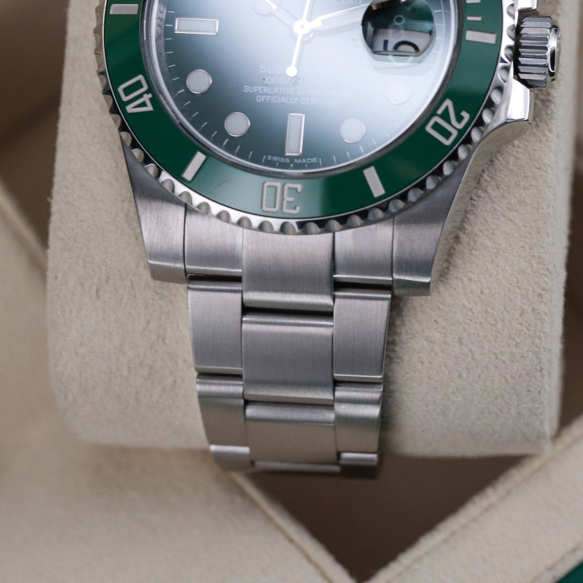 Rolex Submariner Date Hulk Complete Set 40mm Green Dial Green Ceramic Bezel Steel Case Steel Oyster Rolex Submariner Date HULK [Complete Set Mint] 40mm Submariner Date Green Dial Steel 116610LV