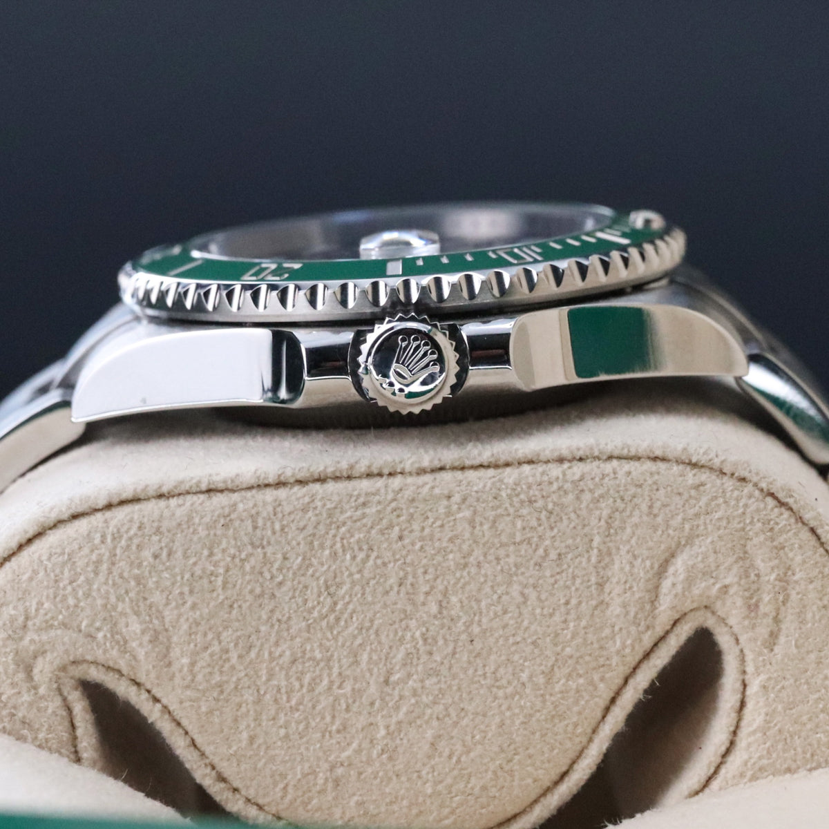 Rolex Submariner Date Hulk Complete Set 40mm Green Dial Green Ceramic Bezel Steel Case Steel Oyster Rolex Submariner Date HULK [Complete Set Mint] 40mm Submariner Date Green Dial Steel 116610LV
