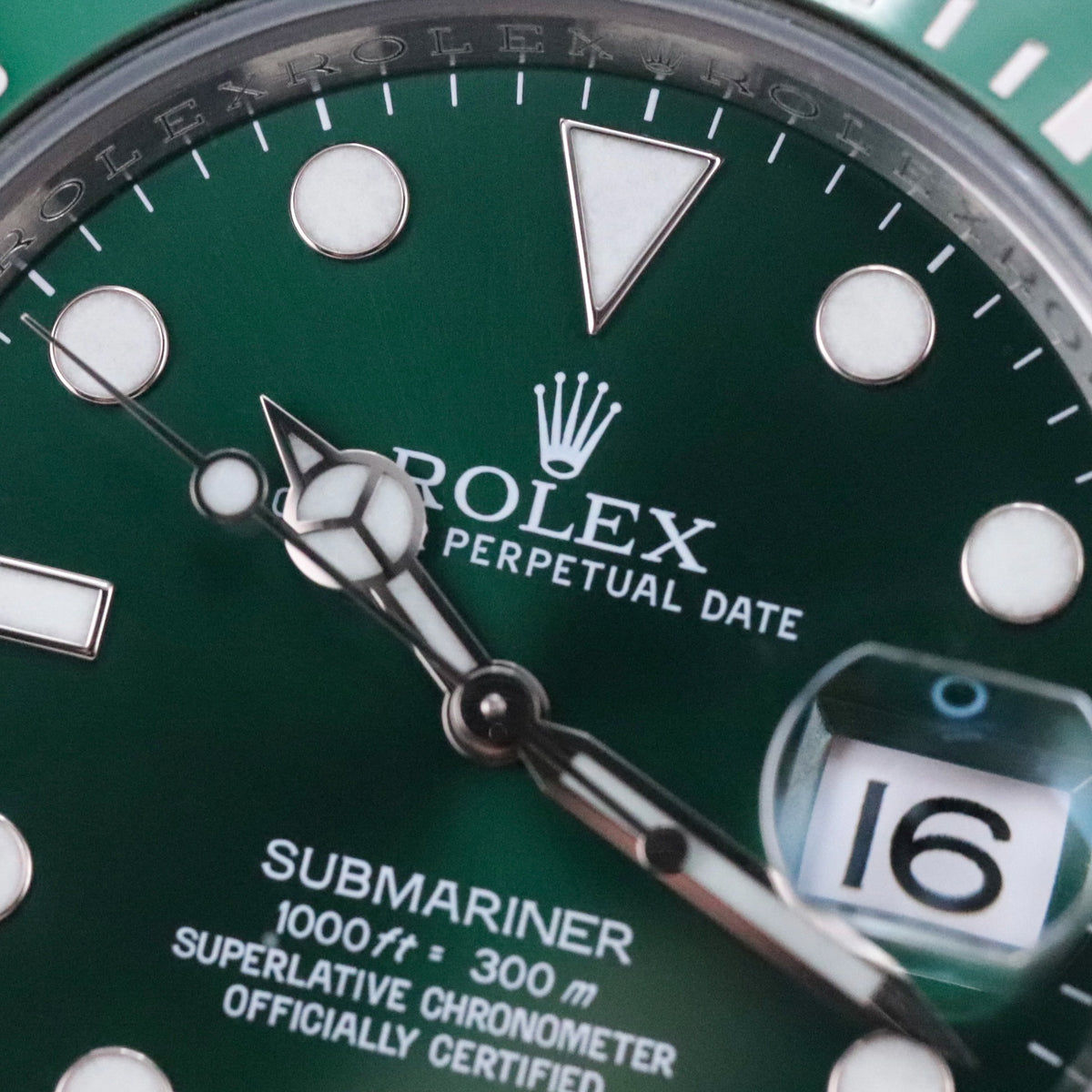 Rolex Submariner Date Hulk Complete Set 40mm Green Dial Green Ceramic Bezel Steel Case Steel Oyster Rolex Submariner Date HULK [Complete Set Mint] 40mm Submariner Date Green Dial Steel 116610LV