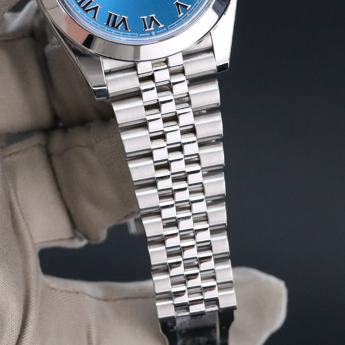 Rolex Datejust [2025 Complete] 41mm Steel Case Blue Roman Dial Smooth Bezel Jubilee Bracelet 126300