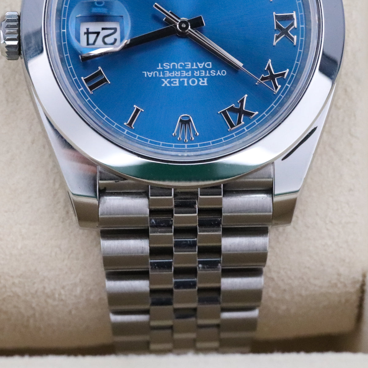 Rolex Datejust [2025 Complete] 41mm Steel Case Blue Roman Dial Smooth Bezel Jubilee Bracelet 126300