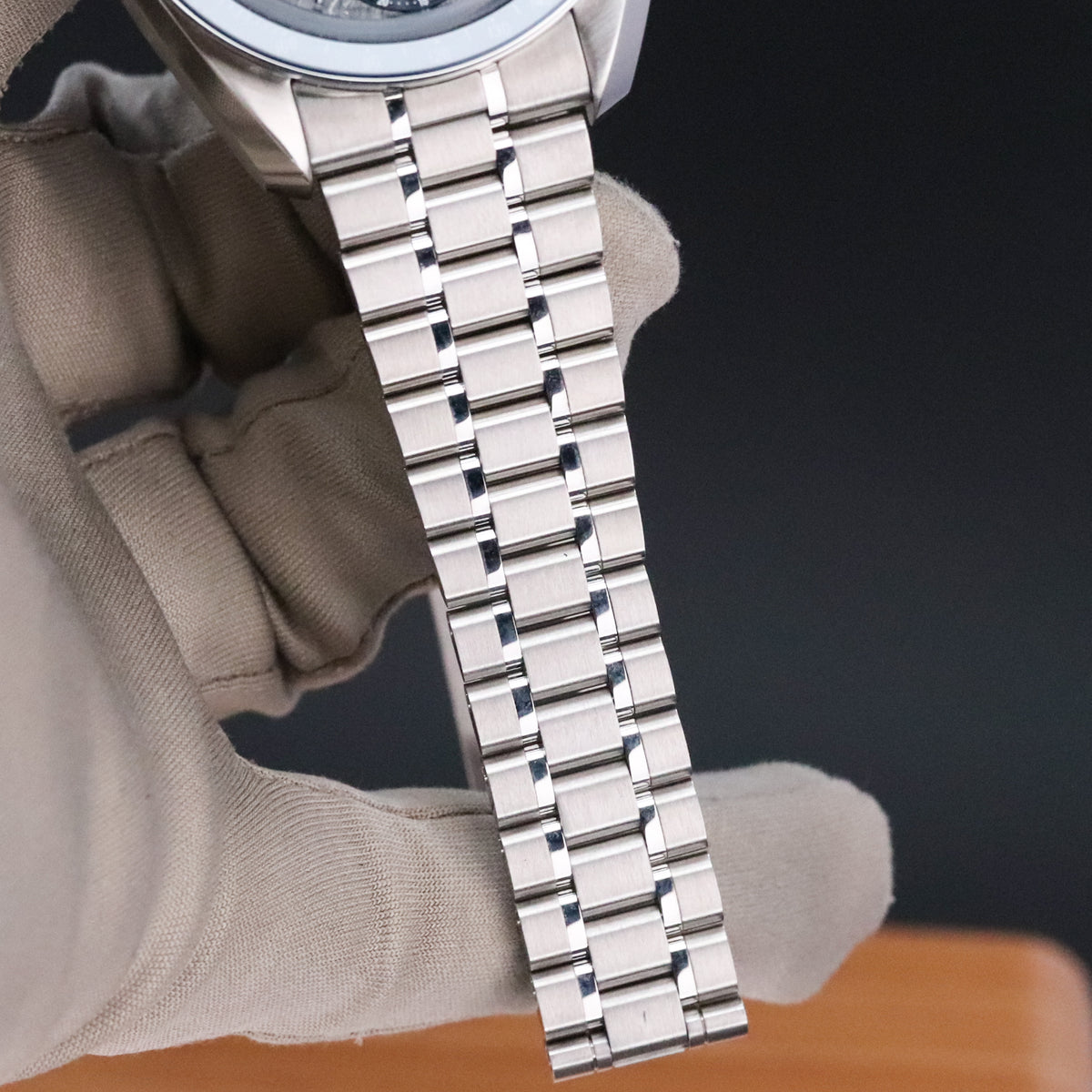 Omega Speedmaster Moonphase [2025 Complete] 43mm Steel Meteorite Gray Dial Blue Bezel Steel Bracelet 304.30.43.52.06.001