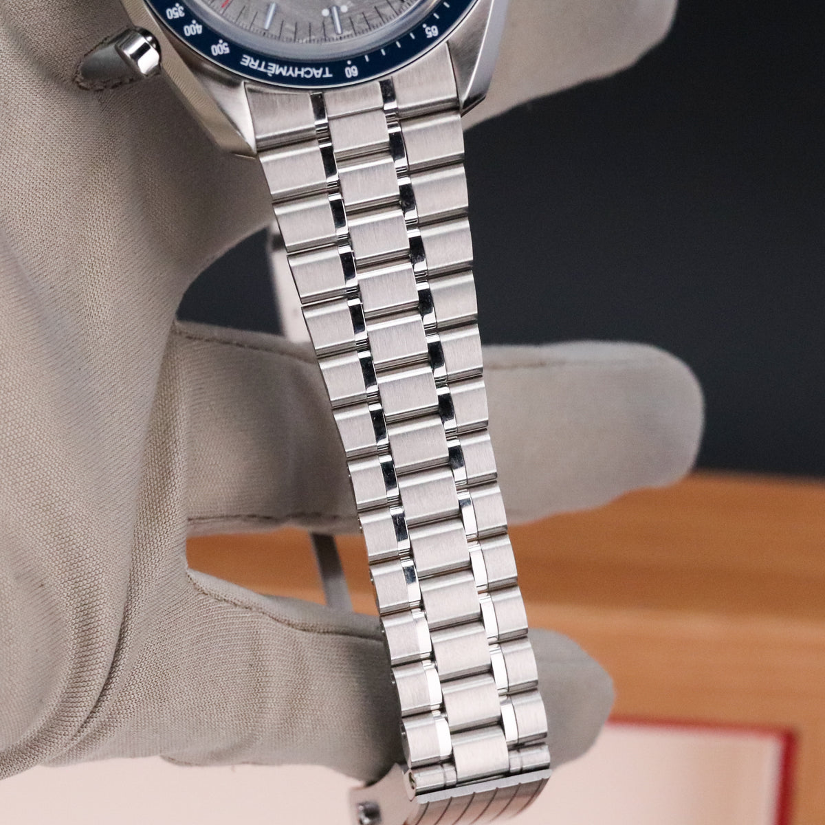 Omega Speedmaster Moonphase [2025 Complete] 43mm Steel Meteorite Gray Dial Blue Bezel Steel Bracelet 304.30.43.52.06.001