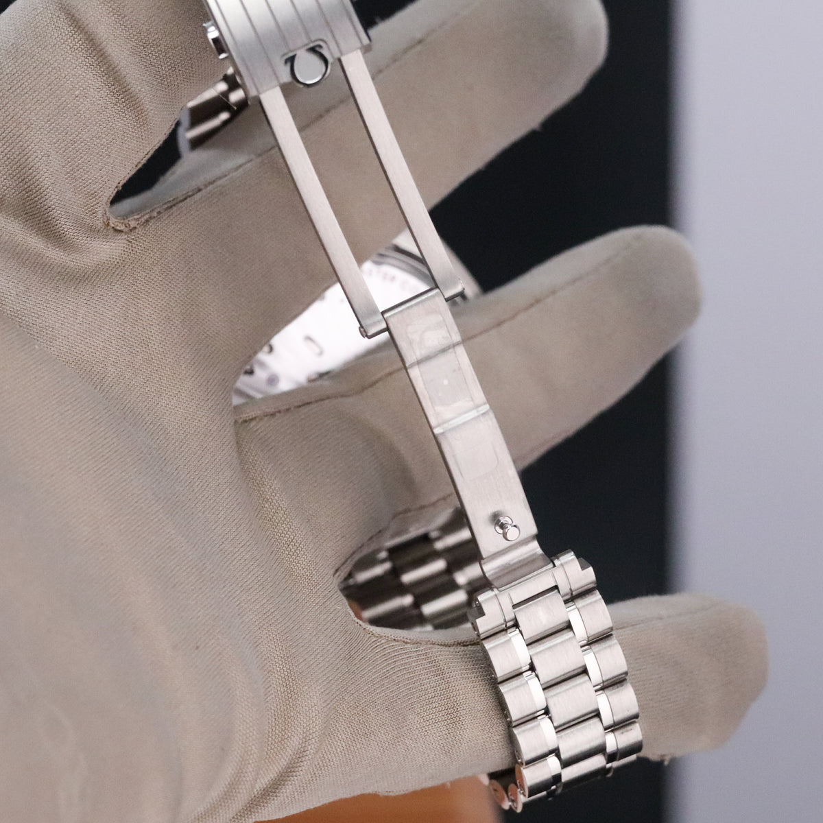 Omega Speedmaster Moonphase [2025 Complete] 43mm Steel Meteorite Gray Dial Blue Bezel Steel Bracelet 304.30.43.52.06.001