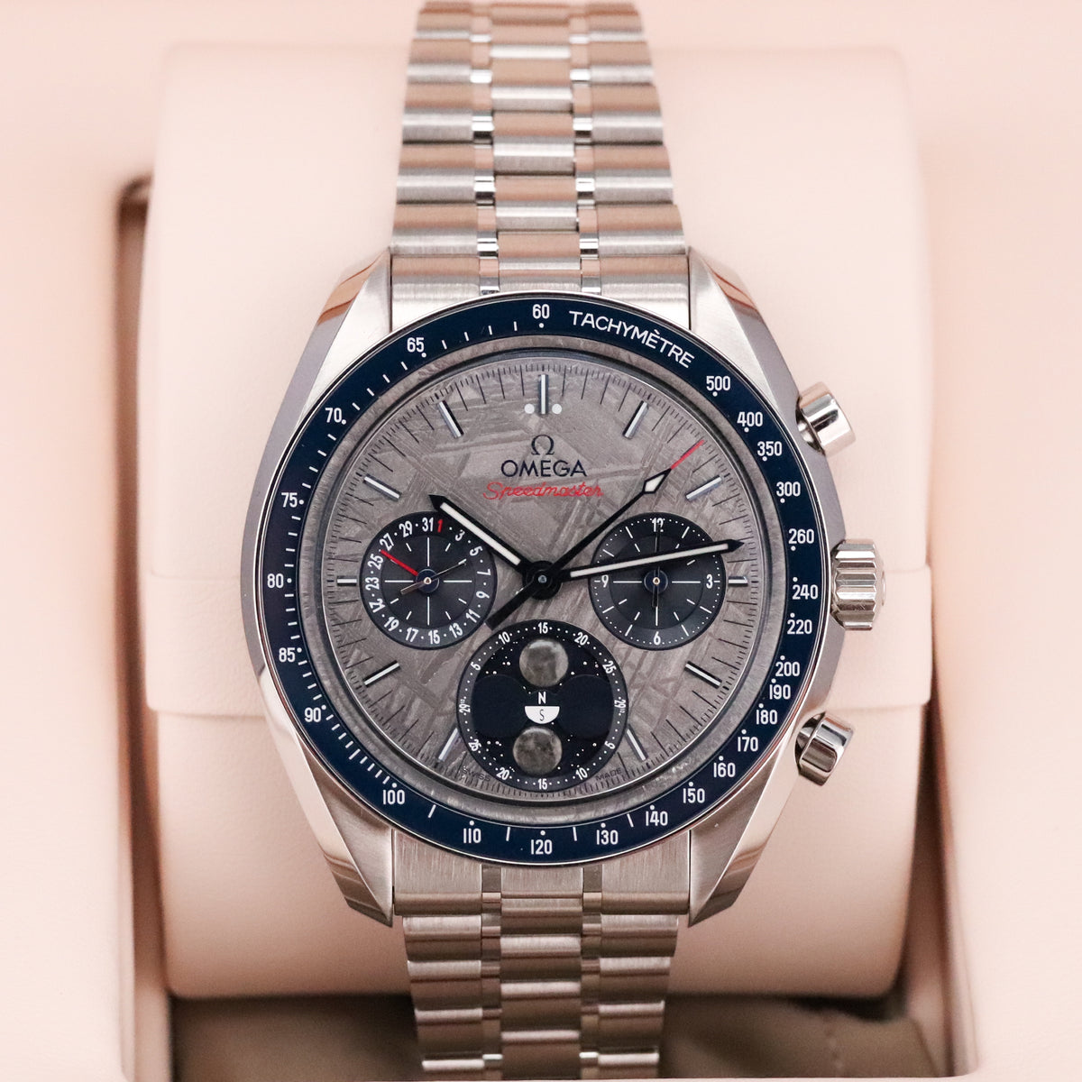 Omega Speedmaster Moonphase [2025 Complete] 43mm Steel Meteorite Gray Dial Blue Bezel Steel Bracelet 304.30.43.52.06.001