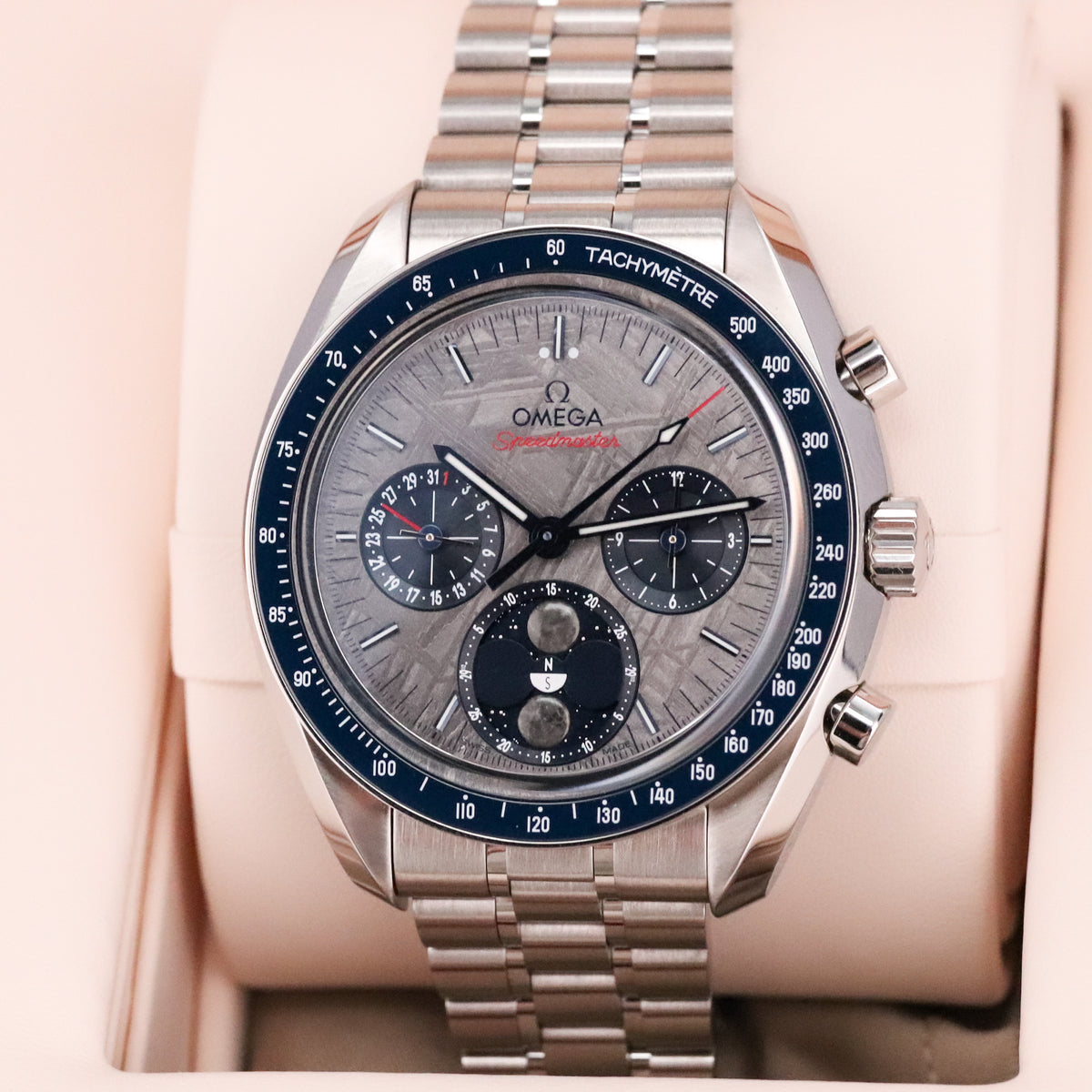 Omega Speedmaster Moonphase [2025 Complete] 43mm Steel Meteorite Gray Dial Blue Bezel Steel Bracelet 304.30.43.52.06.001