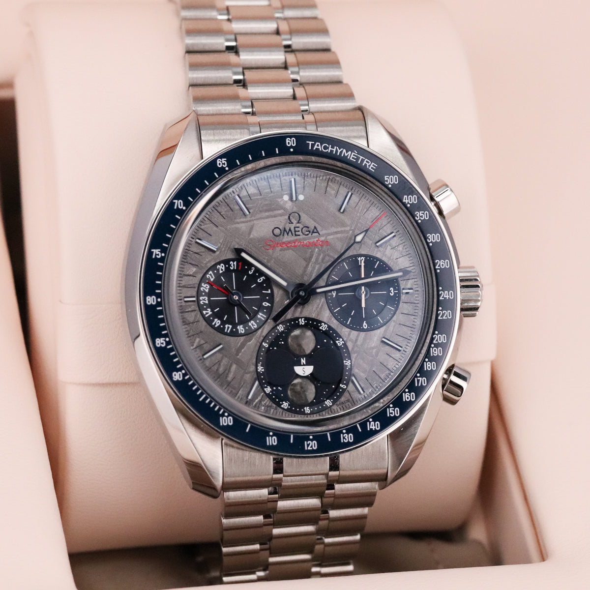 Omega Speedmaster Moonphase [2025 Complete] 43mm Steel Meteorite Gray Dial Blue Bezel Steel Bracelet 304.30.43.52.06.001