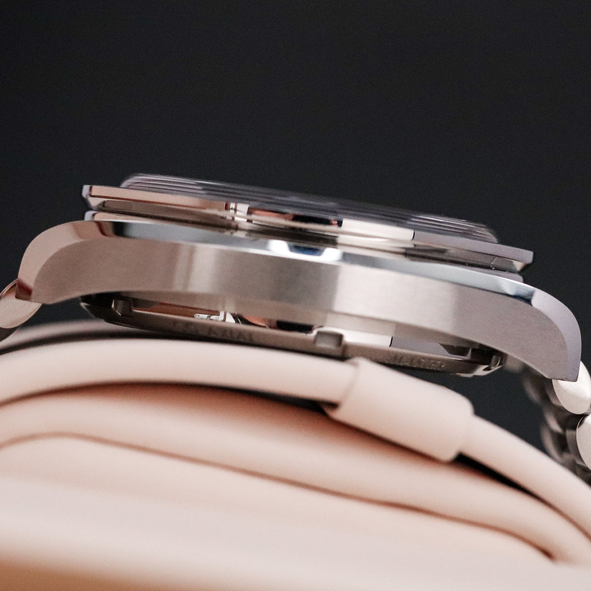 Omega Speedmaster Moonphase [2025 Complete] 43mm Steel Meteorite Gray Dial Blue Bezel Steel Bracelet 304.30.43.52.06.001