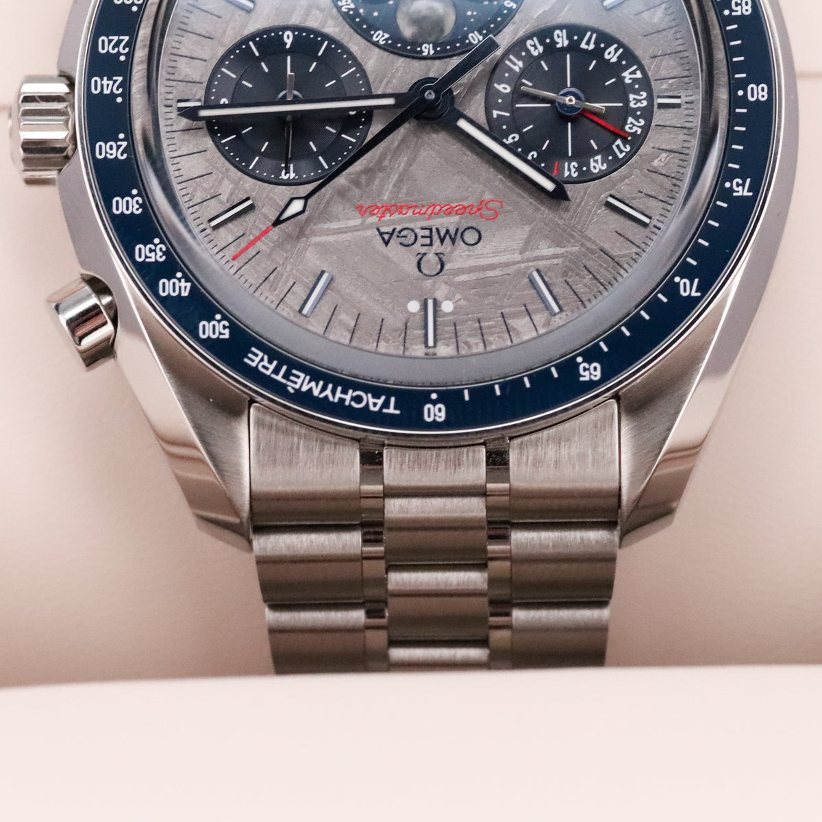 Omega Speedmaster Moonphase [2025 Complete] 43mm Steel Meteorite Gray Dial Blue Bezel Steel Bracelet 304.30.43.52.06.001