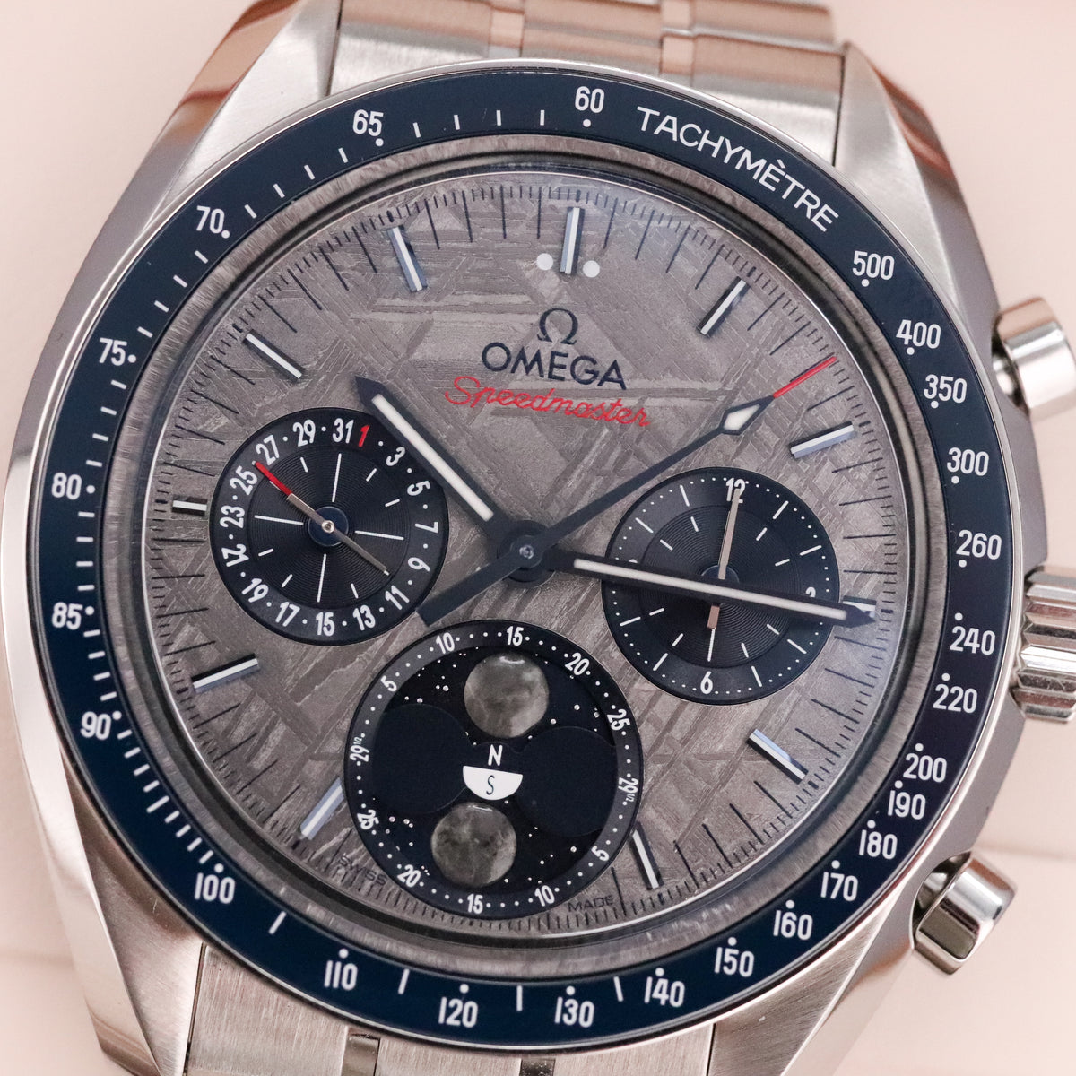 Omega Speedmaster Moonphase [2025 Complete] 43mm Steel Meteorite Gray Dial Blue Bezel Steel Bracelet 304.30.43.52.06.001