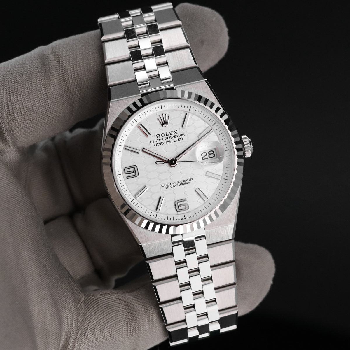 Rolex Land-Dweller [2025 Complete] 40mm Steel Case White Honeycomb Motif Dial White Gold Fluted Bezel Integrated Flat Jubilee Bracelet 127334