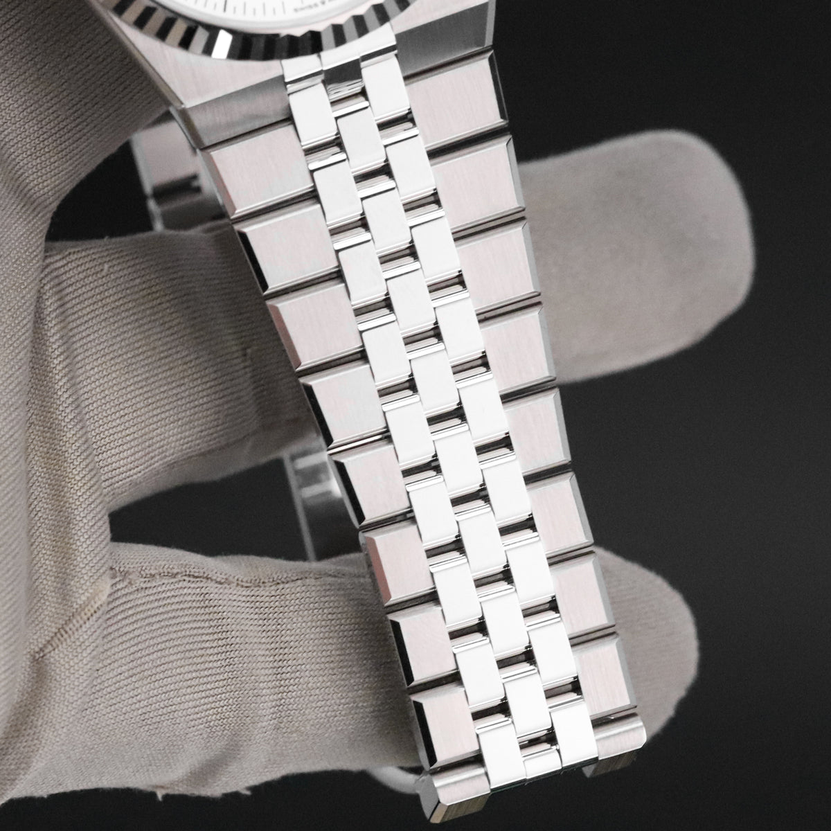 Rolex Land-Dweller [2025 Complete] 40mm Steel Case White Honeycomb Motif Dial White Gold Fluted Bezel Integrated Flat Jubilee Bracelet 127334