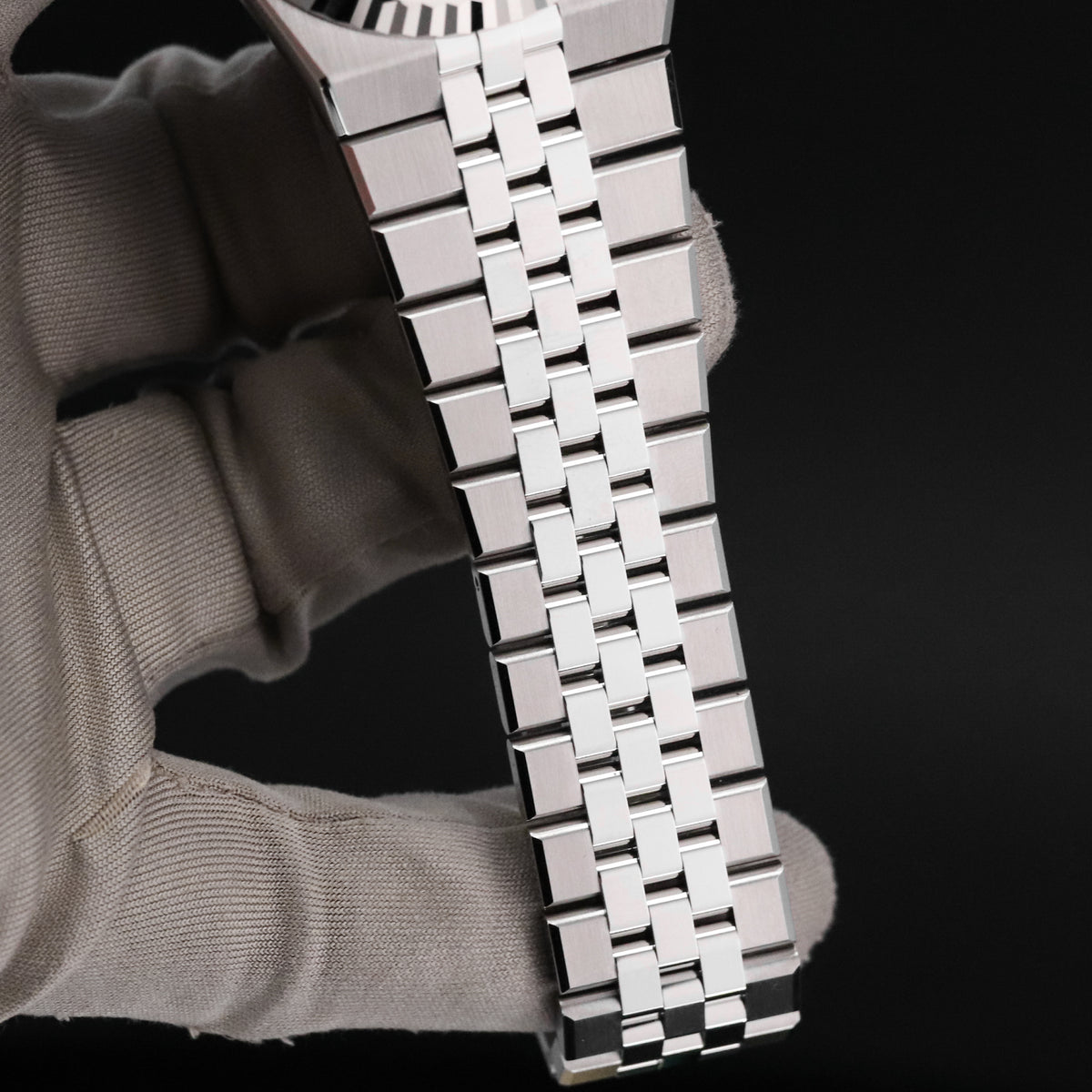 Rolex Land-Dweller [2025 Complete] 40mm Steel Case White Honeycomb Motif Dial White Gold Fluted Bezel Integrated Flat Jubilee Bracelet 127334