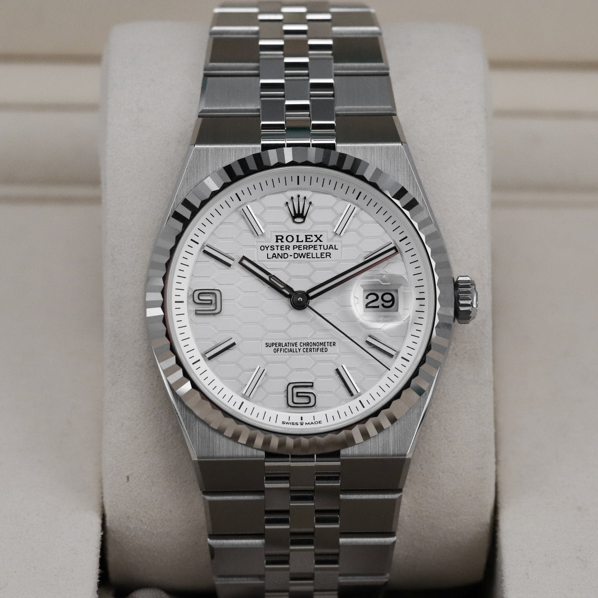 Rolex Land-Dweller [2025 Complete] 40mm Steel Case White Honeycomb Motif Dial White Gold Fluted Bezel Integrated Flat Jubilee Bracelet 127334