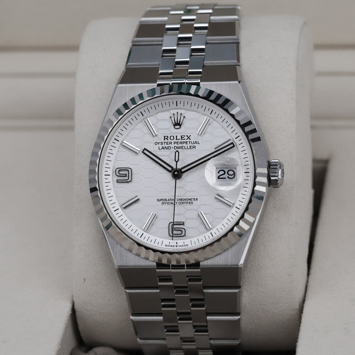 Rolex Land-Dweller [2025 Complete] 40mm Steel Case White Honeycomb Motif Dial White Gold Fluted Bezel Integrated Flat Jubilee Bracelet 127334