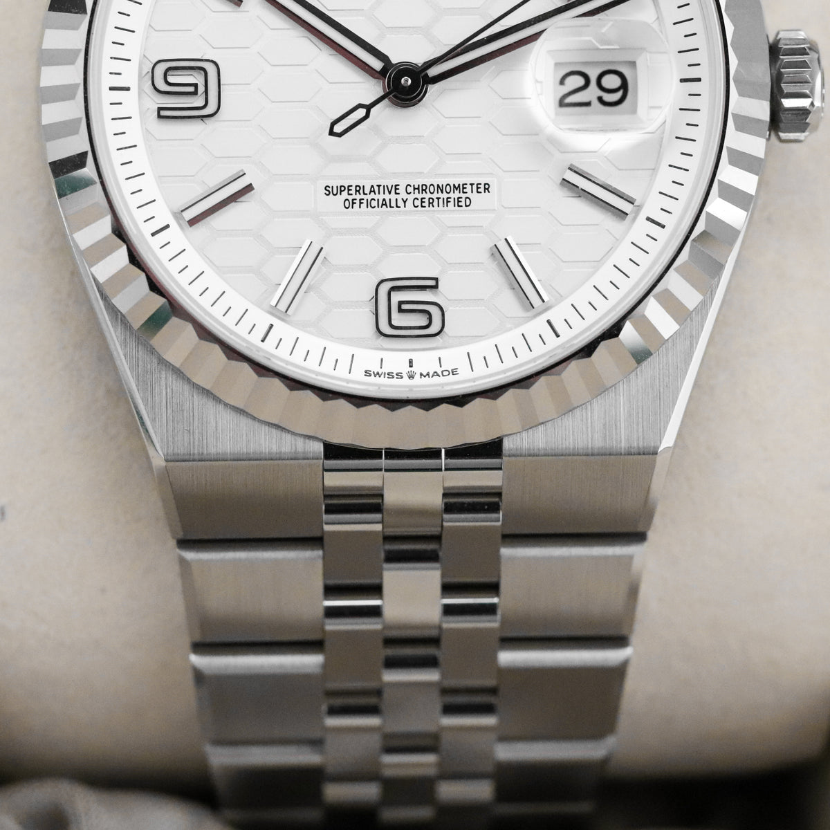 Rolex Land-Dweller [2025 Complete] 40mm Steel Case White Honeycomb Motif Dial White Gold Fluted Bezel Integrated Flat Jubilee Bracelet 127334