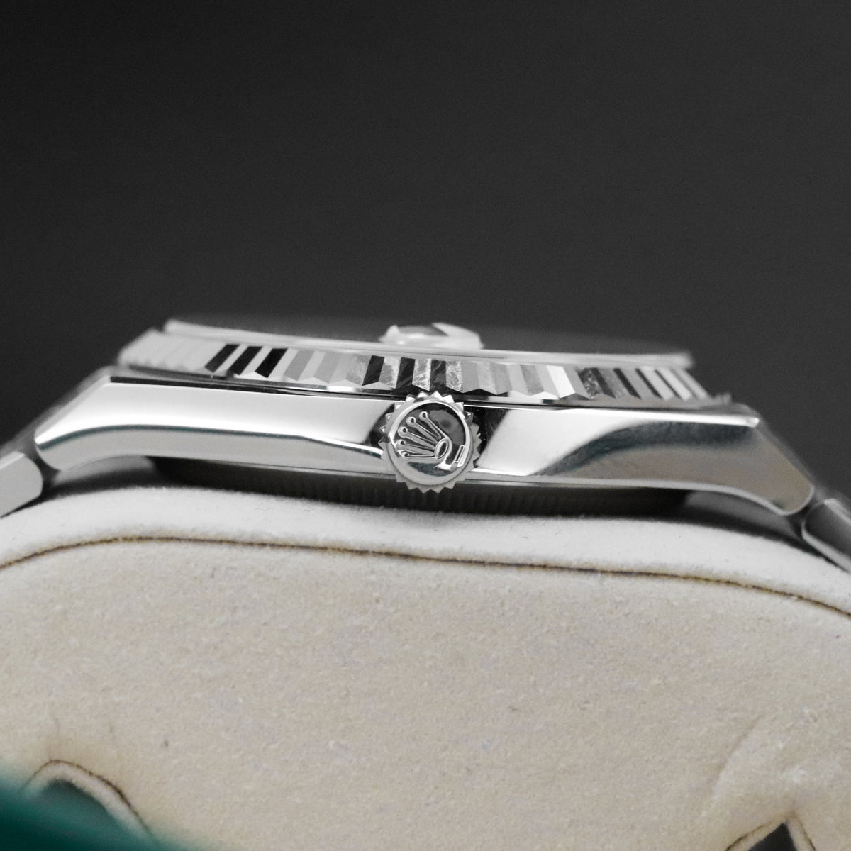 Rolex Land-Dweller [2025 Complete] 40mm Steel Case White Honeycomb Motif Dial White Gold Fluted Bezel Integrated Flat Jubilee Bracelet 127334