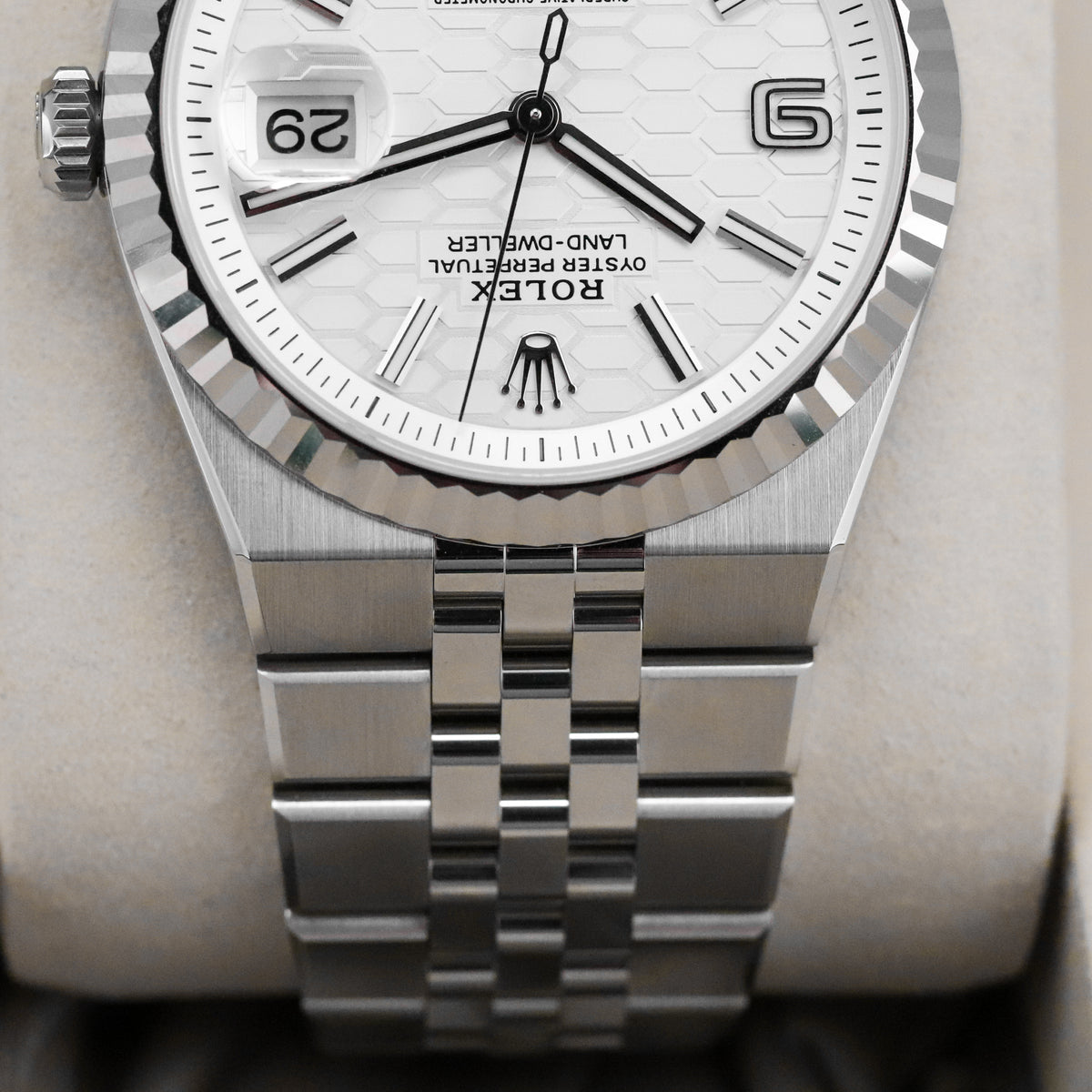 Rolex Land-Dweller [2025 Complete] 40mm Steel Case White Honeycomb Motif Dial White Gold Fluted Bezel Integrated Flat Jubilee Bracelet 127334