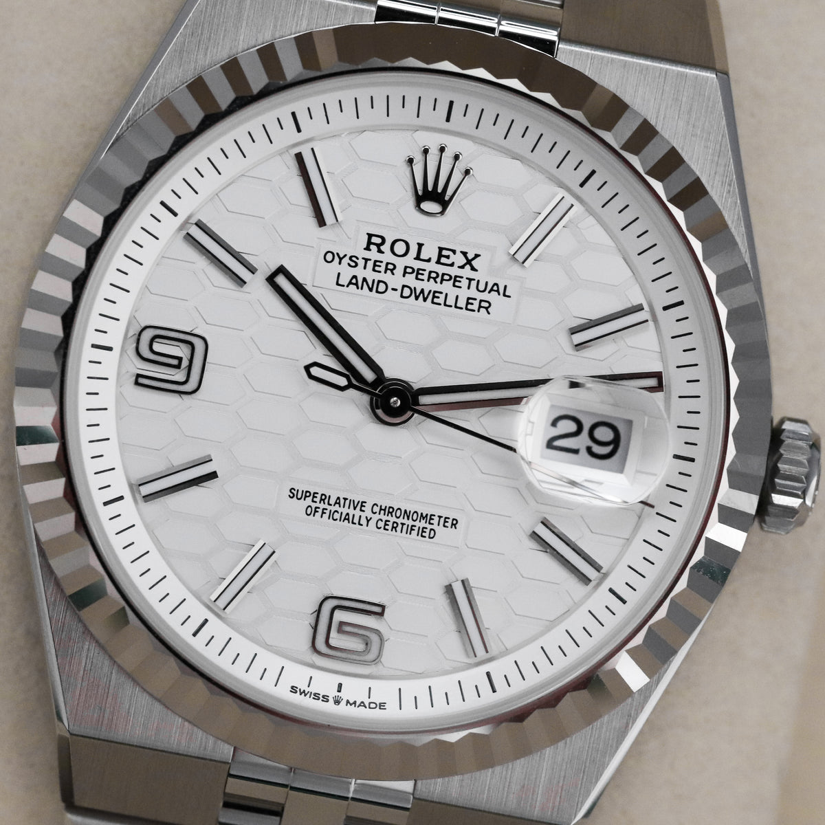 Rolex Land-Dweller [2025 Complete] 40mm Steel Case White Honeycomb Motif Dial White Gold Fluted Bezel Integrated Flat Jubilee Bracelet 127334