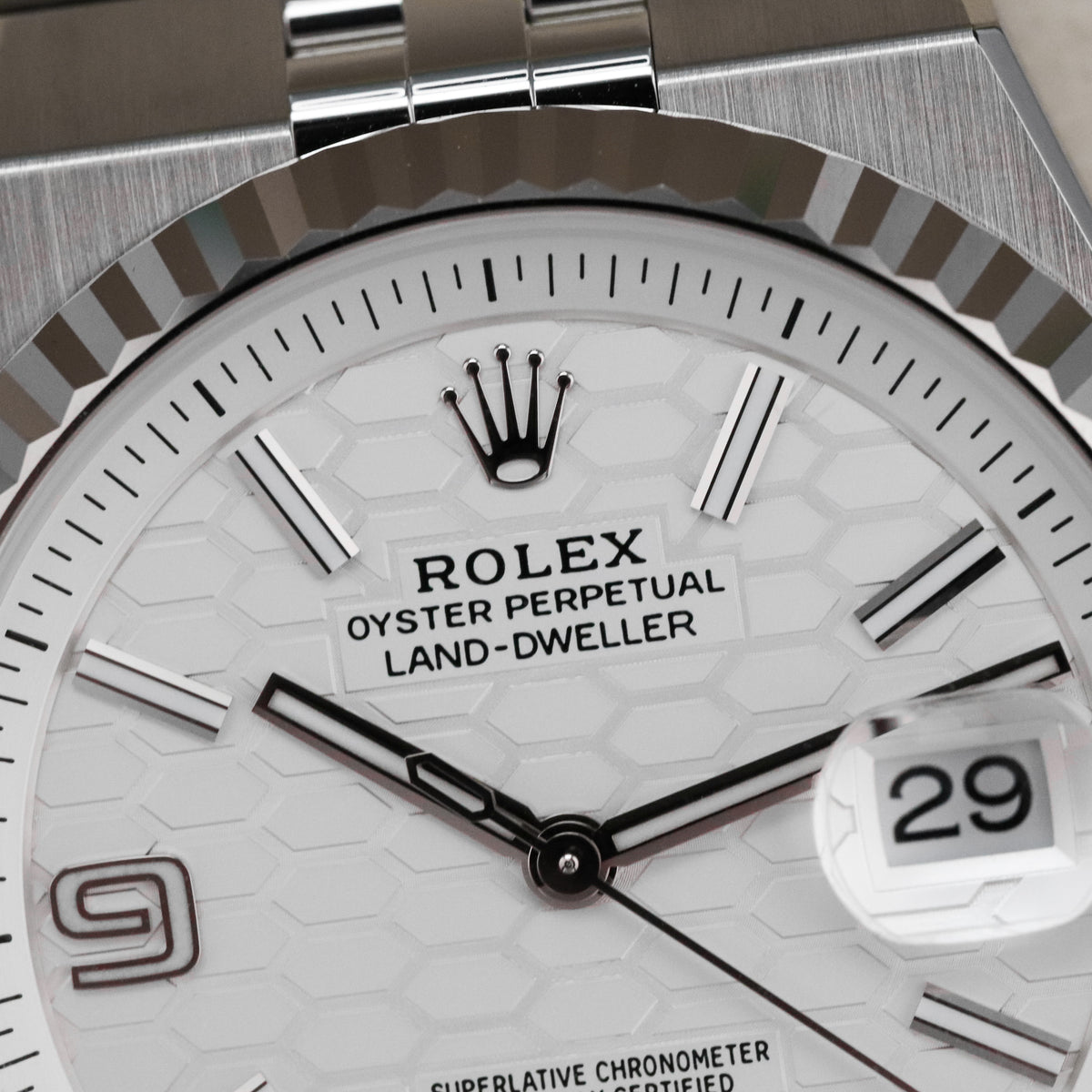 Rolex Land-Dweller [2025 Complete] 40mm Steel Case White Honeycomb Motif Dial White Gold Fluted Bezel Integrated Flat Jubilee Bracelet 127334