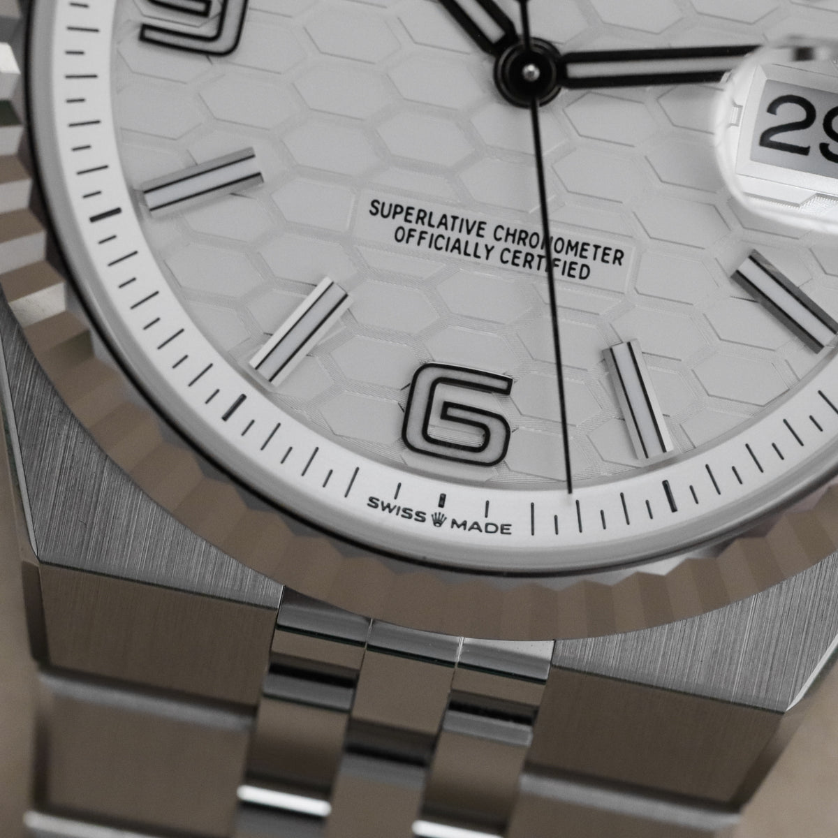 Rolex Land-Dweller [2025 Complete] 40mm Steel Case White Honeycomb Motif Dial White Gold Fluted Bezel Integrated Flat Jubilee Bracelet 127334