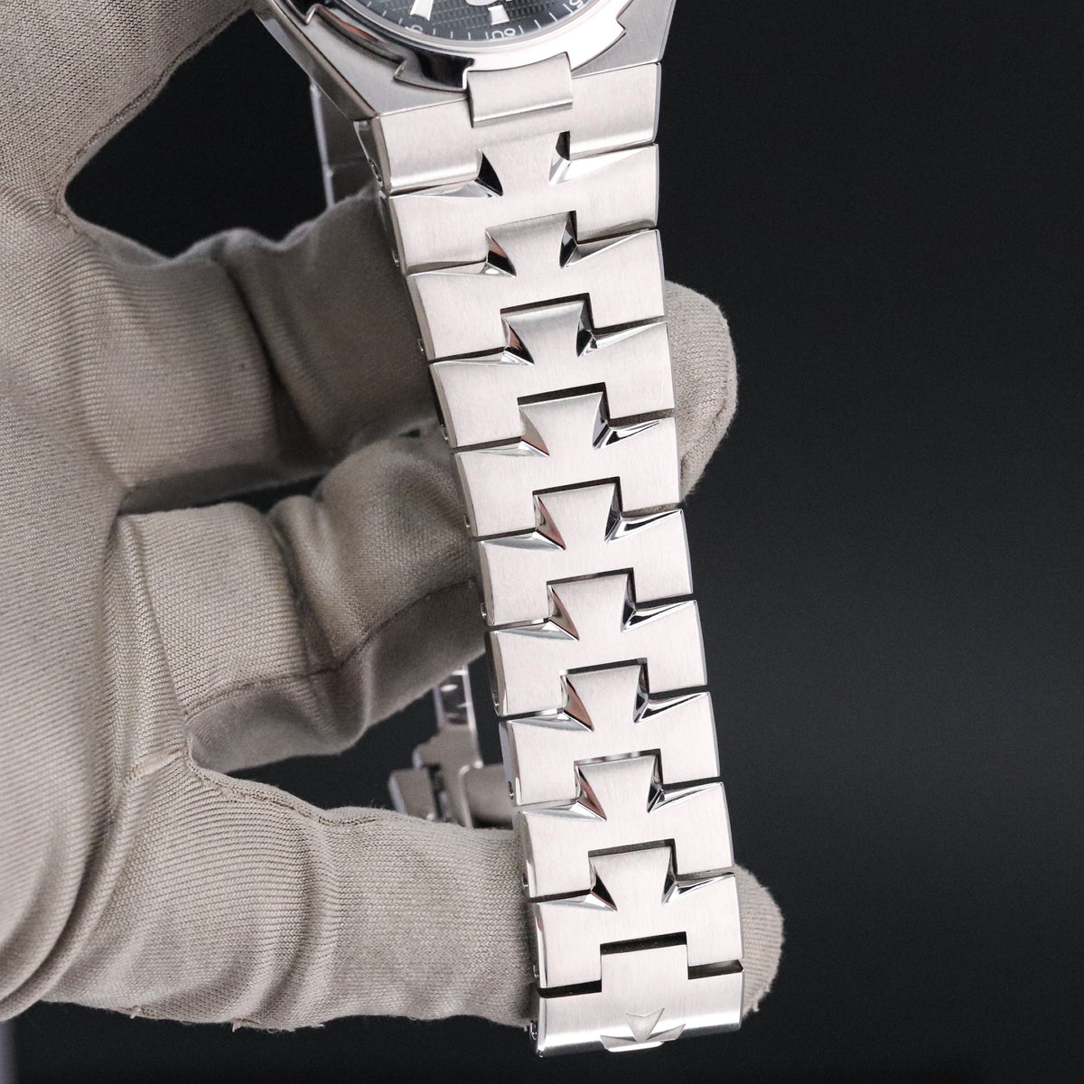 Vacheron Constantin Overseas Complete 42mm Steel Case Guilloché Black Dial Silver Bezel Stainless Steel Bracelet 47040/B01A-9094