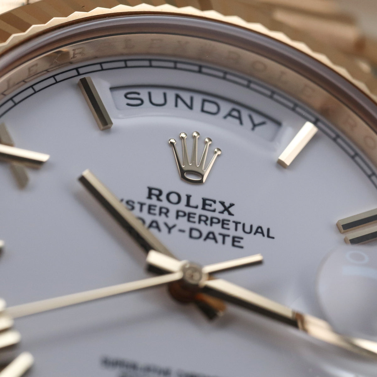 Rolex Day-Date 40mm White Roman Yellow Gold Fluted Gold Presidential 228238