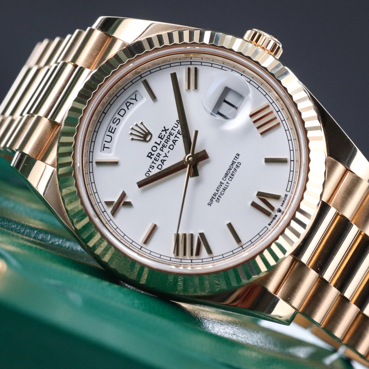 Rolex Day-Date 40mm White Roman Yellow Gold Fluted Gold Presidential 228238